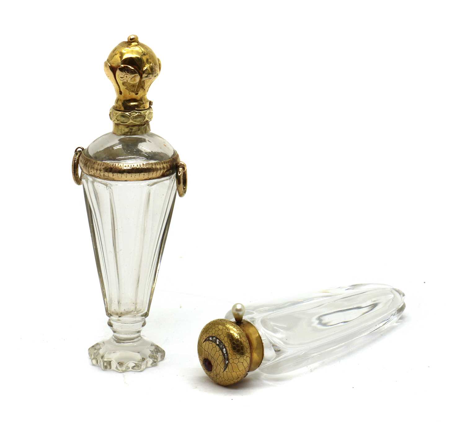 Lot 30 - A French gold mounted and glass scent bottle