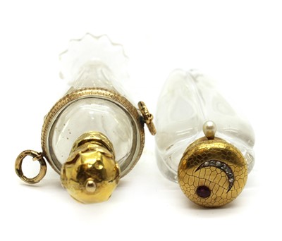 Lot 30 - A French gold mounted and glass scent bottle