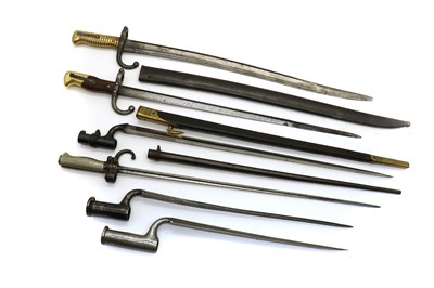 Lot 142 - A collection of bayonets