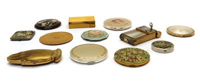 Lot 338 - A collection of eleven compacts