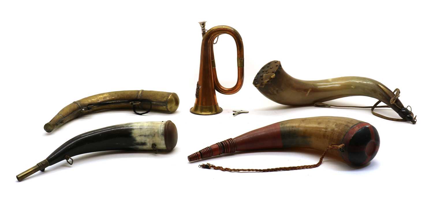 Lot 177 - A collection of hunting horns