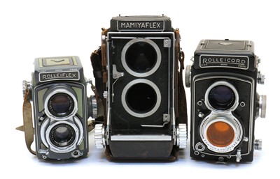 Lot 362 - A Rolleiflex twin lens 127. camera