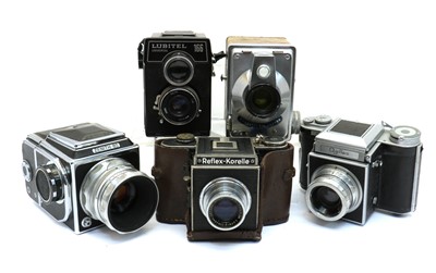 Lot 352 - A collection of five roll film cameras