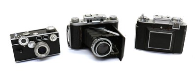 Lot 348 - A collection of folding cameras