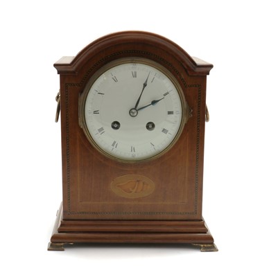 Lot 291 - An Edwardian mahogany cased mantel clock