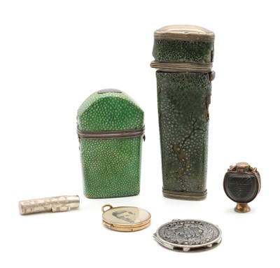 Lot 443 - A collection of items