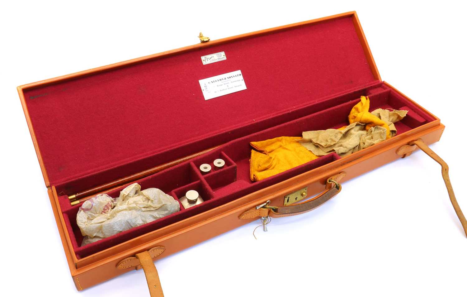 Lot 125 - A leather gun case, by Gallyon & Sons Ltd