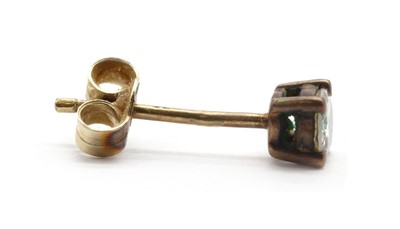 Lot 104 - A single gold single stone diamond earring