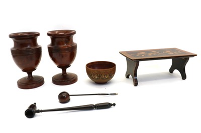 Lot 267 - A collection of treen items