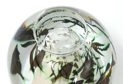 Lot 263 - An Orrefors 'Fish-Graal' glass vase