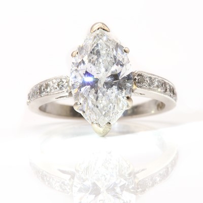 Lot 170 - A single stone diamond ring