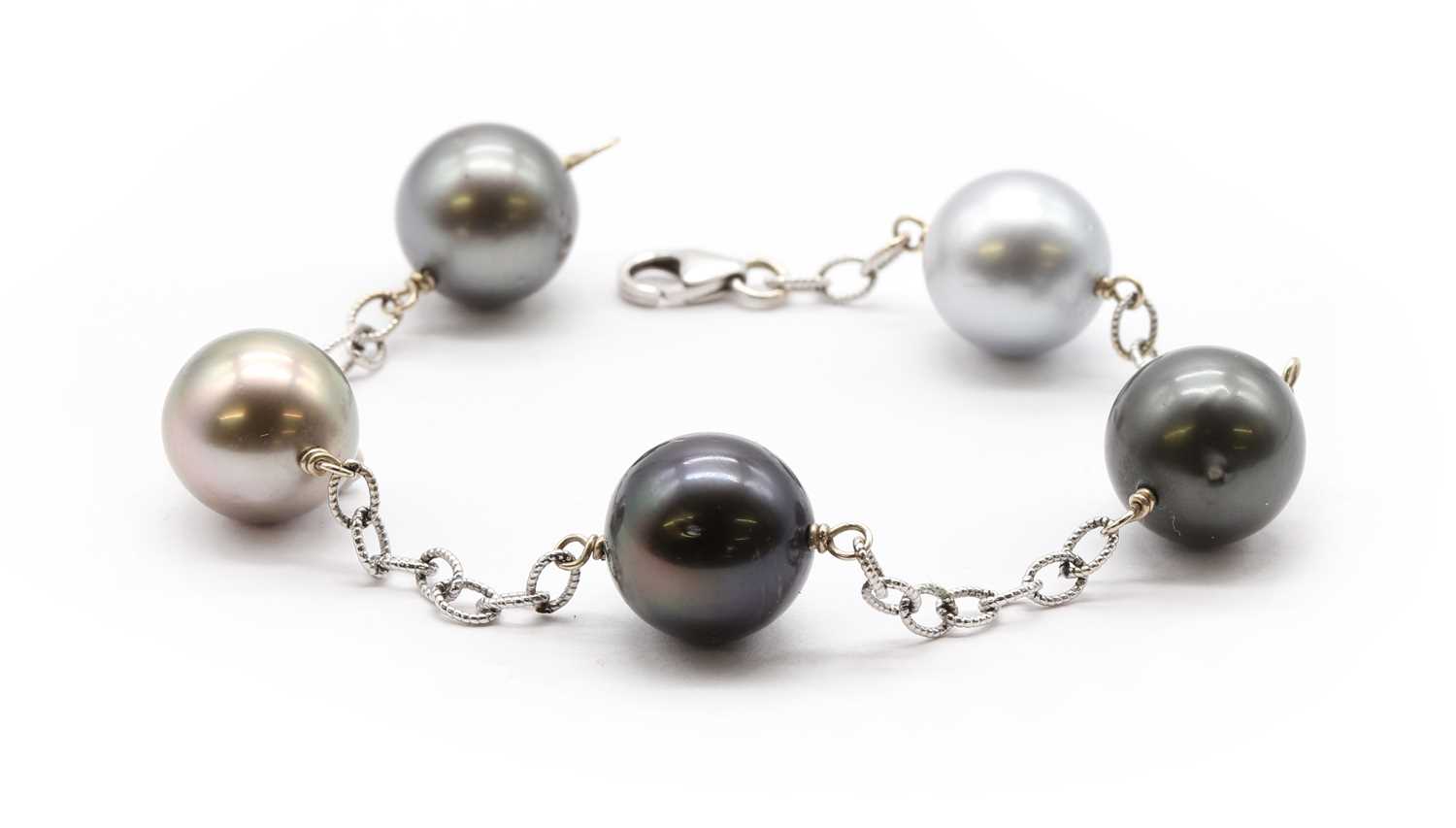 Lot A white gold cultured South Sea Tahitian pearl bracelet