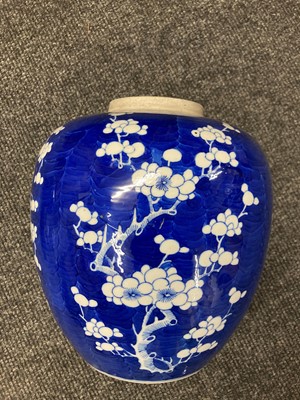 Lot 62 - Two Chinese blue and white procelain jars