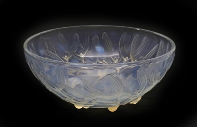 Lot 127 - A Rene Lalique (1860-1945) glass 'Gui' pattern bowl