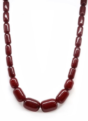 Lot 93 - A single row graduated Bakelite bead necklace