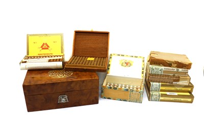 Lot 189 - A burr yew humidor