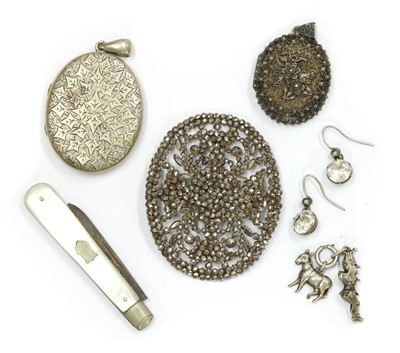 Lot 30 - A collection of jewellery