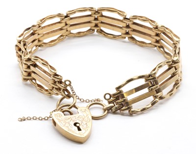 Lot 431 - A 9ct gold gate bracelet