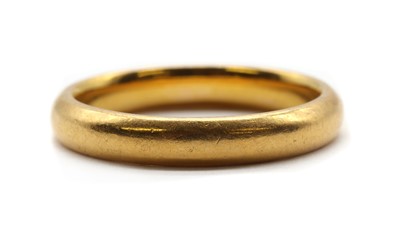 Lot 98 - A 22ct gold wedding ring