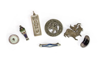 Lot 444 - A large collection of silver jewellery