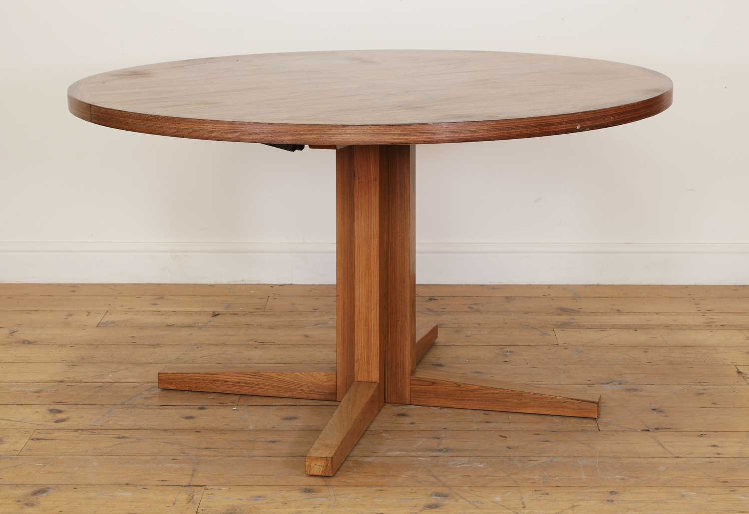 Lot 337 - A Danish rosewood circular extending table