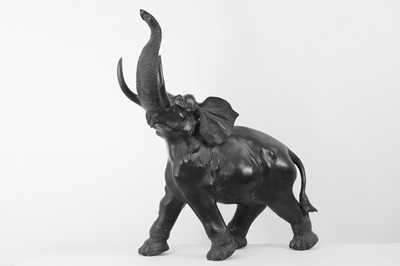 Lot 44 - A bronze elephant figure