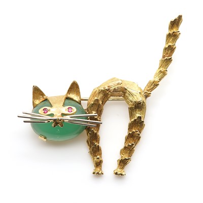 Lot 133 - A novelty cat brooch, c.1955-1965