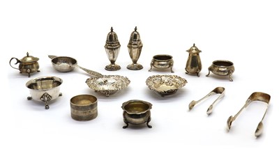 Lot 25 - An assorted collection of silver items