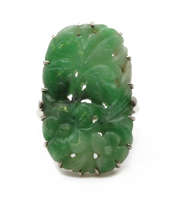 Lot 144 - A white gold jade plaque ring