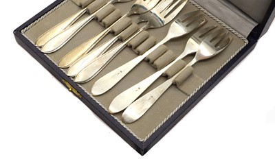 Lot 38 - A collection of flatware