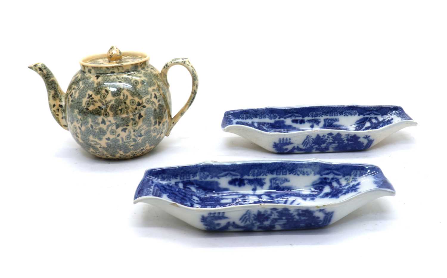 Lot 70 - A pair of blue and white Pearlware radish dishes