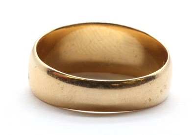 Lot 22 - A gold three stone cabochon ring