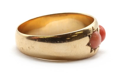 Lot 22 - A gold three stone cabochon ring