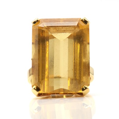 Lot 143 - A single stone citrine ring