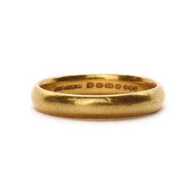 Lot 45 - A 22ct gold court section wedding ring