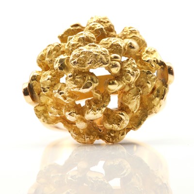 Lot 162 - A Continental molten nugget effect ring