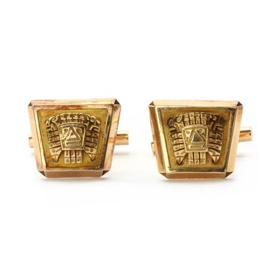 Lot 310 - A pair of gold Pre-Colombian style cufflinks