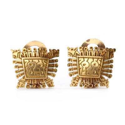 Lot 311 - A pair of gold Pre-Colombian style earrings