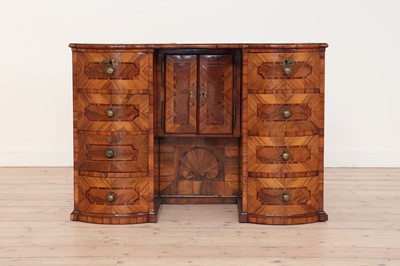 Lot 589 - A walnut kneehole desk