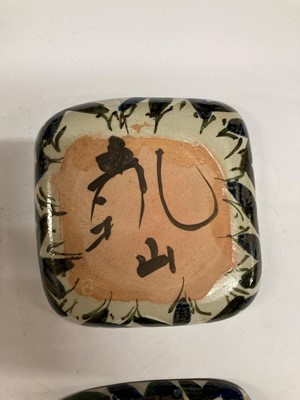 Lot 98 - A collection of thirteen Japanese pottery saucers