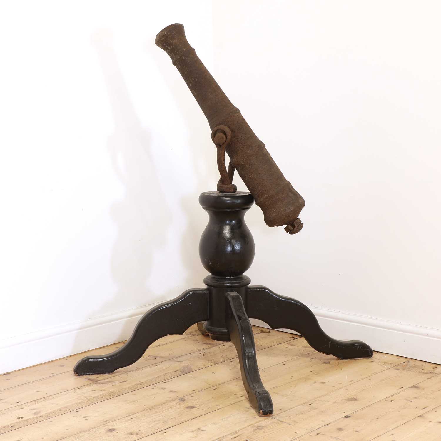 Lot 26 - A cast iron British naval swivel gun