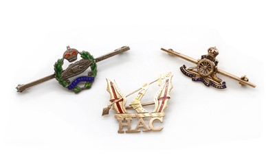 Lot 372 - A collection of military brooches and buttons