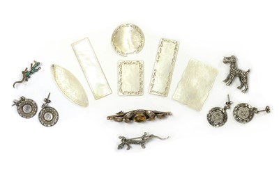 Lot 445 - A collection of jewellery