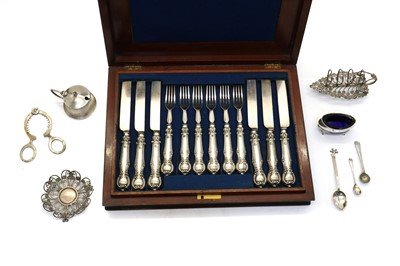 Lot 8 - A collection of silver items