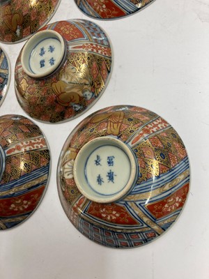 Lot 223 - A collection of seven Chinese blue and white bowls and covers