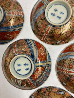 Lot 223 - A collection of seven Chinese blue and white bowls and covers
