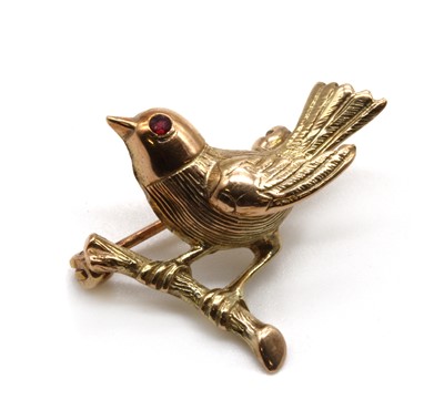 Lot 260 - A 9ct gold bird brooch