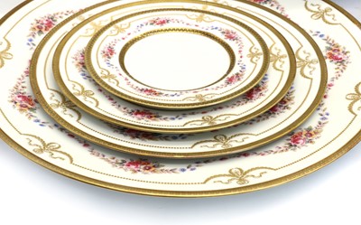 Lot 162 - A Hohenberg porcelain dinner service