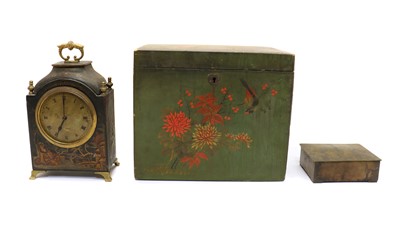 Lot 172 - A Chinoiserie decorated mantel clock