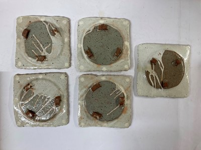 Lot 96 - A collection of five Japanese plates